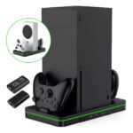 Base Cargadora Ventilada Dynacom Para Xbox Series X/s Con 2 Puertos Usb Y Baterías