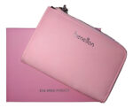 Billetera Benetton Monedero De Mujer Reforzada Premium Color Rosa Diseño De La Tela Liso - Image 3