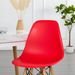 Silla Eames Plástico Eiffel Roja Base Madera Comedor Diseño Liso Rojo