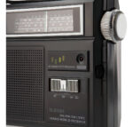 Radio Portatil Am Fm Enchufe O Pila Gran Parlante Winco 2004 - Image 8