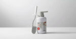 Kit Joseph: Cepillo Escobilla Baño Flexible Premium Gris + Dispenser Jabón Antideslizante Blanco