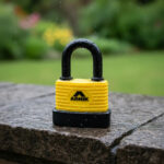 Candado Exterior Grande Laminado Impermeable Jardín Agua Negro Y Amarillo Negro/amarillo - Imagen 4